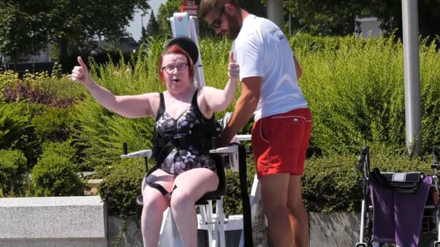 Ein mobiler Schwimmbadlift für Elsdorf